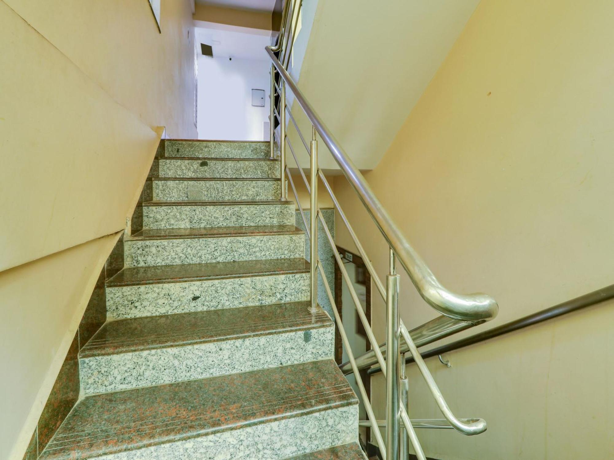 Super Townhouse Qualia Prime Hotel Near Nexus Mall Hyderabad Exteriör bild