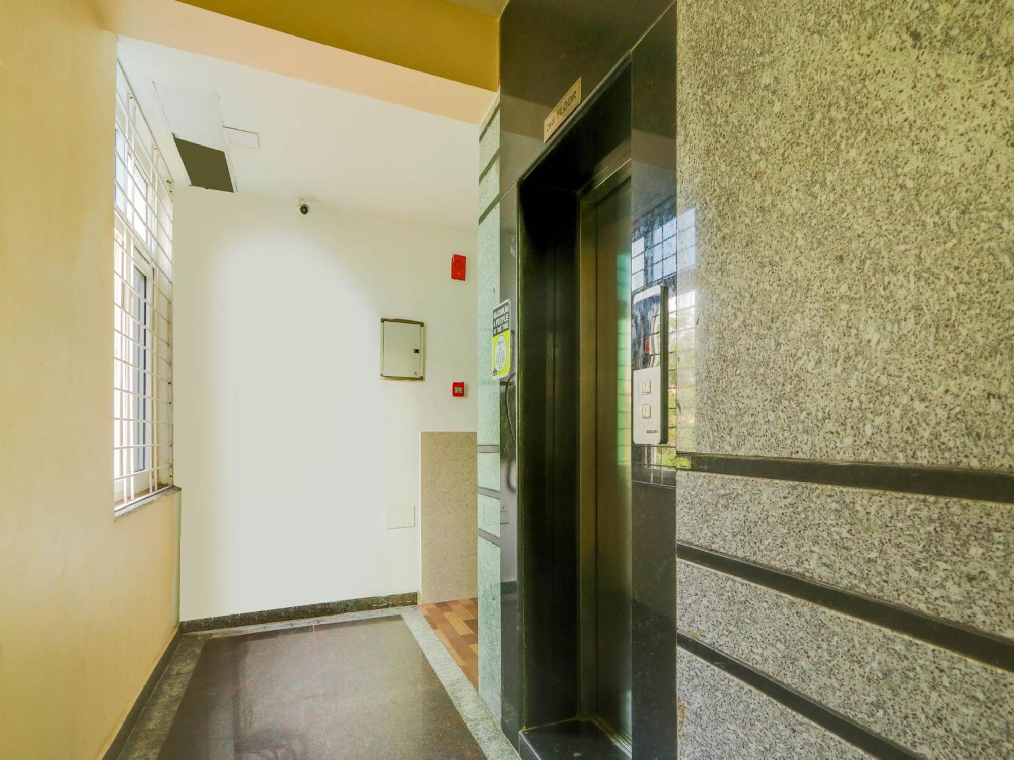 Super Townhouse Qualia Prime Hotel Near Nexus Mall Hyderabad Exteriör bild